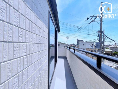 �o���R�j�[ 3�K�́vL���^�̌`��́A�قȂ�����ɊJ�����i�F���y���ނ��Ƃ��ł��A�J����������܂��B