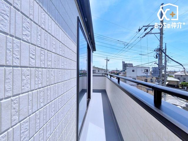 �o���R�j�[ 3�K�́vL���^�̌`��́A�قȂ�����ɊJ�����i�F���y���ނ��Ƃ��ł��A�J����������܂��B