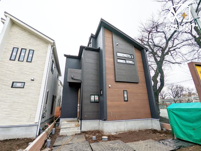 ���n�O�ώʐ^ �������V�h���}�s��ԉw�u�ԏ�����v�w�k���Q�P�����o�X���p�ɂ�JR�������ւ����K�A�N�Z�X�����z���p�l�����ځ��R���r�j�k���X�����J�[�X�y�[�X�Q��