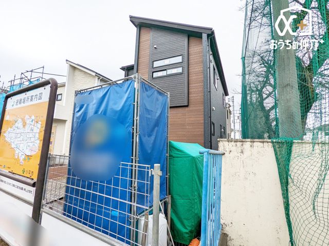 ���̑� �L�b�`������̓��r���O�S�̂����n����Ԏ��ł��B���q�l���V�ԗl�q�������Ȃ���̂�������_�C�j���O�e�[�u���Ŋw�K���邨�q�l�ɂ�����ƃA�h�o�C�X���ł���݌v�ł��B