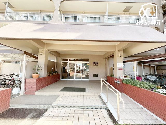 �G���g�����X �������̂���A�����������G���g�����X�B�����x���n�ɑ����^�΂�Ă݂܂��񂩁H���ЃX�^�b�t�����ē��������܂��̂ł��C�y�ɂ��₢���킹���������܂��B