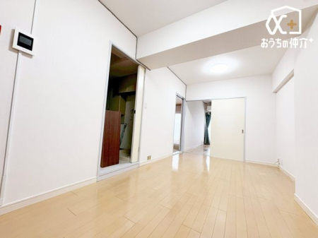 ���r���O �Ƒ��c���̎����߂����k�c�j�̗l�q�B�Ƒ������R�ƏW�܂肽���Ȃ�悤�ȁA�������Ƃ��낰���Ԃł��B���邢�z�˂����������ޖ����̋�ԁB