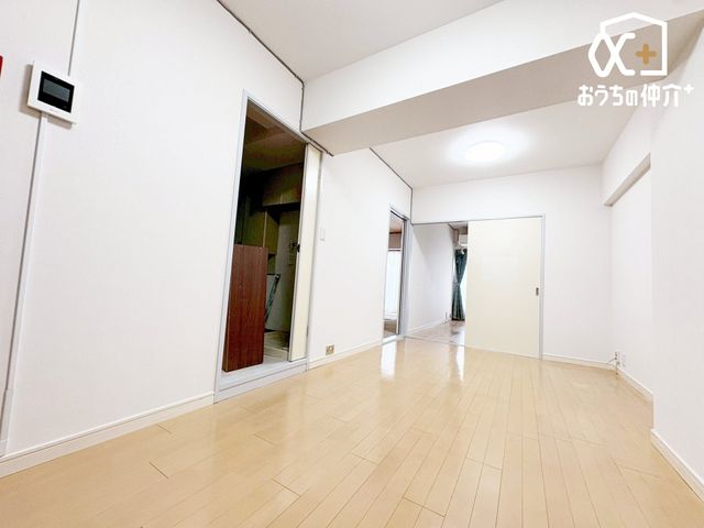 ���r���O �Ƒ��c���̎����߂����k�c�j�̗l�q�B�Ƒ������R�ƏW�܂肽���Ȃ�悤�ȁA�������Ƃ��낰���Ԃł��B���邢�z�˂����������ޖ����̋�ԁB