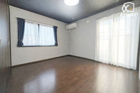 ���̑����� 2�ʍ̌��̖��邢�m���̗l�q�ł��B