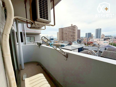 �o���R�j�[ ���]�������̃o���R�j�[�ŁA��i�⒩���̔����������\�B���X�̕�炵�ɖ����Ƃ�Ƃ���B