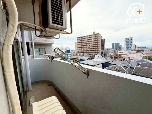 �o���R�j�[ ���]�������̃o���R�j�[�ŁA��i�⒩���̔����������\�B���X�̕�炵�ɖ����Ƃ�Ƃ���B