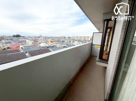 �o���R�j�[ �V���v���Ȑ݌v�ŁA�|���⃁���e�i���X����Ԃ��炸�ȉ��K�o���R�j�[�ł��B