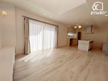 ���r���O �`Living�`�������������͋C��LDK�B�̂�т肭�낮�\�t�@��A���H�����y���ރ_�C�j���O�Z�b�g��u���Ă��������͂���܂���B