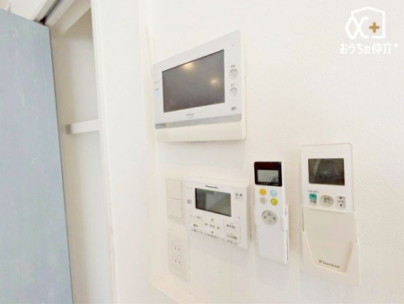 ���̑� �ǂ������@�\�����R���ƃe���r���j�^�[�t���C���^�[�z���ł��B