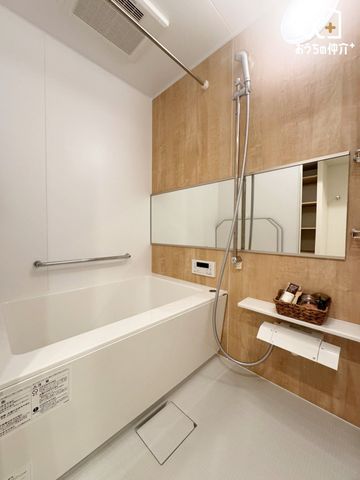 ���� �o�X���[���Ń����b�N�X�o�X�^�C���B�o�X�^�u�ɂ����Ċ����Ȃ���S�Ƒ̂����t���b�V���B����̔�������Ă���鐴�����̂���o�X���[���B