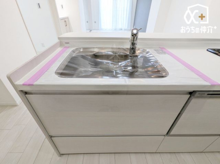 �L�b�`�� �������̂���s�J�s�J�̃X�e�����X�V���N�͍L���č�Ƃ��₷�����B�V���v���Ȑ������D��ۂŁA�����̐􂢕������K�ɂȂ肻���B���|���ȒP�����ŁA�Ǝ��̌������オ��A�L�b�`���ɗ����Ԃ����S�n�悭�Ȃ�܂��ˁB