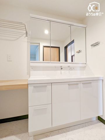 ���ʑ�E���ʏ� �O�ʋ��^�C�v�̐��ʉ��ϑ�ł��B�O�ʋ��^�C�v�̐��ʉ��ϑ�͎g�����肪�ǂ��A�ׂ����������[�ł��܂��B���[������X�b�L���Еt�����ʏ��ł��B