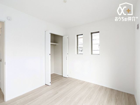 �q������ �q�������ɃI�X�X���ȗm���̗l�q�B�N���[�[�b�g���t���Ă��邽�߁A���q�l�̕׋�����E�ߗޓ����֗��Ɏ��[�\�ł��B