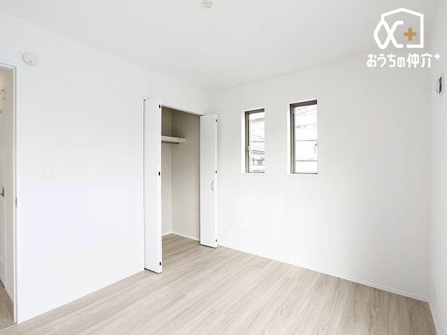 �q������ �q�������ɃI�X�X���ȗm���̗l�q�B�N���[�[�b�g���t���Ă��邽�߁A���q�l�̕׋�����E�ߗޓ����֗��Ɏ��[�\�ł��B