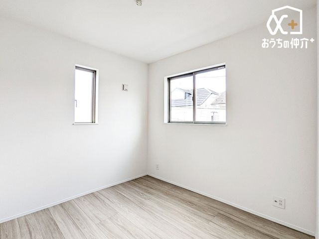 ���̑� �Q�ʍ̌��Ŗ��邳������܂��B�q���������A�d���̃X�y�[�X�ɂ��œK�ł��B