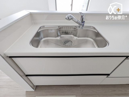 �L�b�`�� �������̂���s�J�s�J�̃X�e�����X�V���N�͍L���č�Ƃ��₷�����B�V���v���Ȑ������D��ۂŁA�����̐􂢕������K�ɂȂ肻���B���|���ȒP�����ŁA�Ǝ��̌������オ��A�L�b�`���ɗ����Ԃ����S�n�悭�Ȃ�܂��ˁB