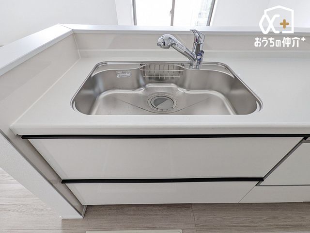 �L�b�`�� �������̂���s�J�s�J�̃X�e�����X�V���N�͍L���č�Ƃ��₷�����B�V���v���Ȑ������D��ۂŁA�����̐􂢕������K�ɂȂ肻���B���|���ȒP�����ŁA�Ǝ��̌������オ��A�L�b�`���ɗ����Ԃ����S�n�悭�Ȃ�܂��ˁB