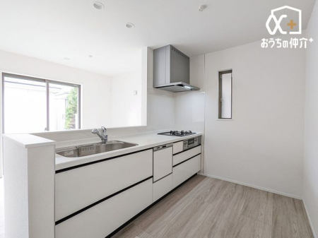 �L�b�`�� �L�b�`������̓��r���O�S�̂����n����Ԏ��ł��B���q�l���V�ԗl�q�������Ȃ���̂�������_�C�j���O�e�[�u���Ŋw�K���邨�q�l�ɂ�����ƃA�h�o�C�X���ł���݌v�ł��B