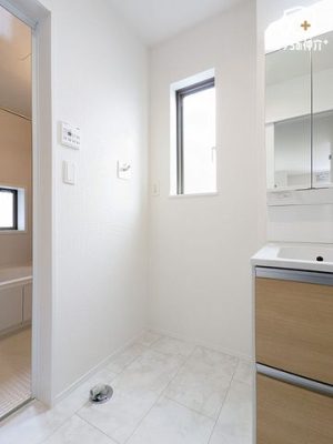 ���ʑ�E���ʏ� ����������ʕ����ǍD�ȃ����h���[�X�y�[�X�ł��B