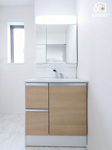 ���ʑ�E���ʏ� �O�ʋ��^�C�v�̐��ʉ��ϑ�ł��B�O�ʋ��^�C�v�̐��ʉ��ϑ�͎g�����肪�ǂ��A�ׂ����������[�ł��܂��B���[������X�b�L���Еt�����ʏ��ł��B