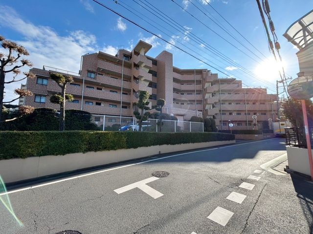 ���n�O�ώʐ^ ����������u�݂��ّ�v�w�܂œk��19���B�s�S��ʋΌ��ɁA�L������̉������������ՐÂȏZ��X�ł��B