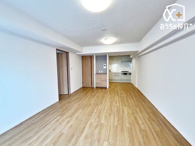 ���r���O �Ƒ��݂�Ȃ��u�₩�Ɍ��₩�ɉ߂�����悤�ɁA�D����������荞�񂾃��r���O�_�C�j���O�B�㎿�ȉ�����ɕ�܂��A���K�ŉ��₩�ȃv���C�x�[�g��Ԃł��B