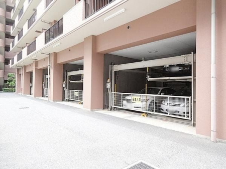 ���ԏ� �J�̓��ɂ���؂Ȃ��Ԃ�����Ă����@�B�����ԏ�ł��B