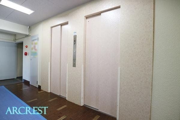 ���̑� �G���x�[�^�[