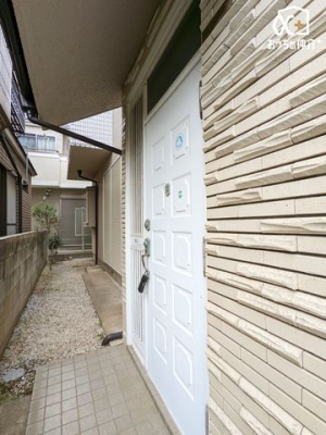 ���� �O���猩�����ւ܂��̗l�q�ł��B���񌻒n�ɑ����^��ł��������������������B