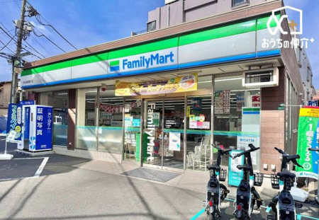 ���ӊ� �t�@�~���[�}�[�g�ΐ_�����ʂ�X �k��3���B�X���̓L���C�ōL���ăC�[�g�C������B�g�C�����L���C�B 190m