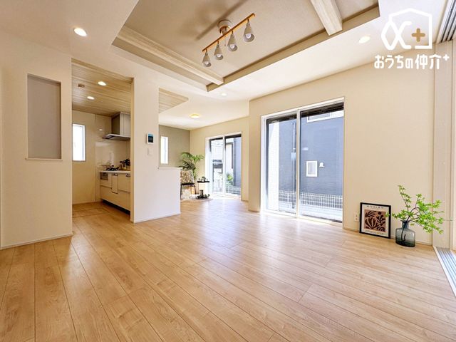 ���r���O -