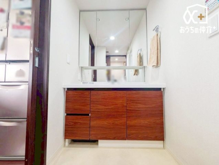 ���ʑ�E���ʏ� �`Wash room�`�傫�Ȑ��ʁ@�Ƒ��݂�Ȃ������g�����ʎ��B�Z�������ɂ͎g���₷�����ʂŁA�X�e�L�Ȉ���̃X�^�[�g������܂��傤�B