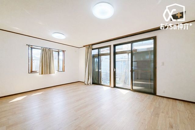 ���r���O ����