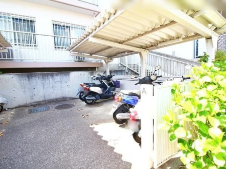 ���̑� �o�C�N�u����͉����t���ŉJ�̓��ł��G��邱�ƂȂ����S�ł��B�܂��A�Ă͏����z�˂�������򉻂�����Ă���܂��B