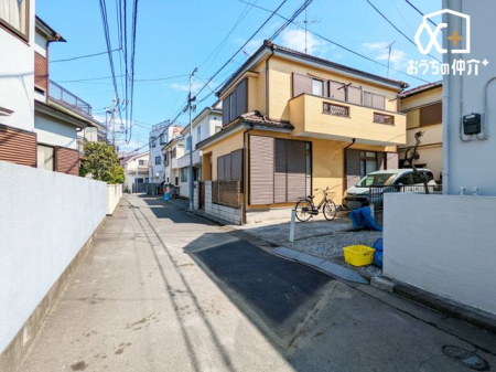 ���n�O�ώʐ^ �����������Z��X�̑O�ʓ��H�B�Ԓʂ肪���Ȃ��Â��ň��S�B���s�������K�B�O�ʓ��H�ܑ͕����s���͂��A�J�̓��������₷�����ł��B