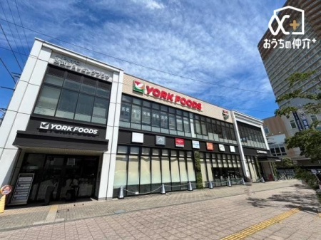 ���ӊ� ���[�N�t�[�Y����w�X �k��5���B�i�����L�x�ȃX�[�p�[�}�[�P�b�g�ł������܂��B�ߗׂ̕��X�ł���������Ă���܂��B 340m