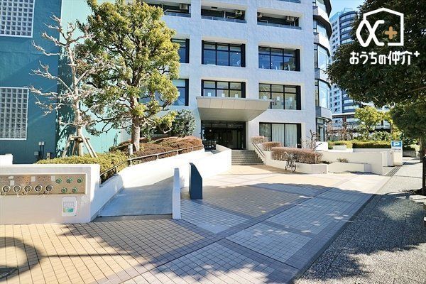 �G���g�����X �Ǘ��̍s���͂����������G���g�����X�B