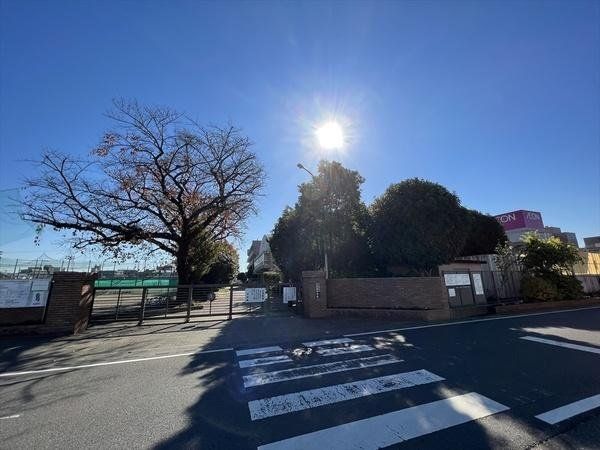 ���ӊ� �ӂ��ݖ�s����䓌���w�Z �k��16���B�T�N���̃L���C�Ȓ��w�Z�ł��B 1250m