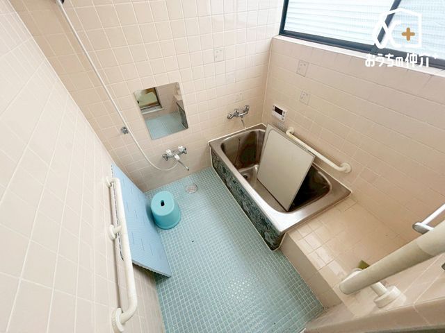 ���� ���������̂����ԂŃ����b�N�X�o�X�^�C���B�o�X�^�u�ɂ����Ċ����Ȃ���S�Ƒ̂����t���b�V���B����̔�������Ă���鐴�����̂���o�X���[���B