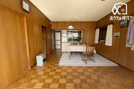 ���r���O �L�X�Ƃ����J�����̂��郊�r���O���[���͉Ƒ��̌e���̏�ɍœK�ł��B���[�X�y�[�X���[�����Ă���A�X�b�L���Ƃ�����炵�������܂��B