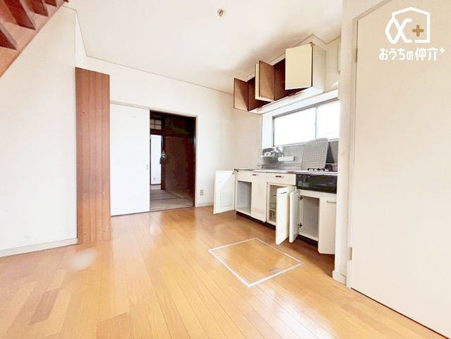 ���r���O �_�C�j���O�L�b�`���̗l�q�ł�