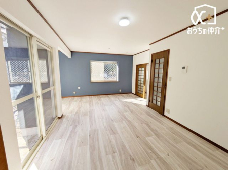 ���r���O -