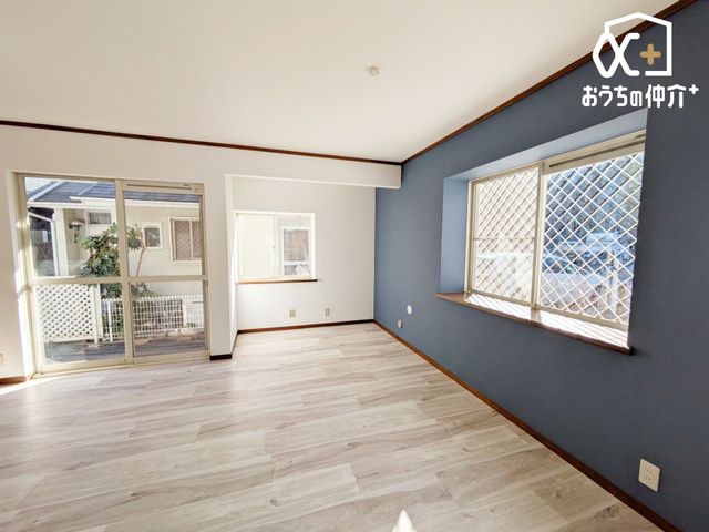 ���r���O -