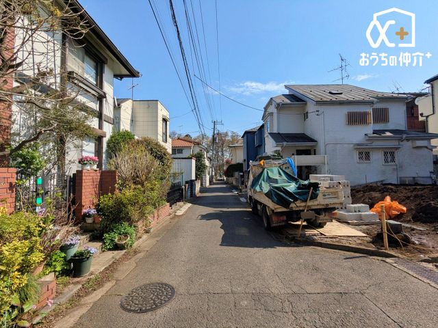 ���n�O�ώʐ^ ������悤�Ȑ��w�i�ɁA���X�ƘȂޓ@��́A���z�̉��b�𑶕��Ɏ󂯂�B�L�т₩�ŊJ���I�Ȓ��]�ƁA�����Ղ�ƍ~�蒍���z���ɁA�����ɏZ�܂��ґ�������Ǝ������Ē����܂�