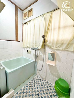 ���� ���������̂����ԂŃ����b�N�X�o�X�^�C���B�o�X�^�u�ɂ����Ċ����Ȃ���S�Ƒ̂����t���b�V���B����̔�������Ă���鐴�����̂���o�X���[���B