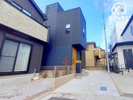  �J�[�X�y�[�X�̗l�q�B�Ԓʂ�̏��Ȃ��O�ʓ��H�ł��Ԃ̏o����������N���N�ł��B