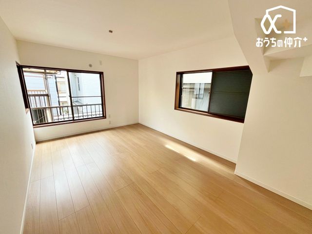 ���r���O �Ƒ��݂�Ȃ��u�₩�Ɍ��₩�ɉ߂�����悤�ɁA�D����������荞�񂾃��r���O�_�C�j���O�B�㎿�ȉ�����ɕ�܂��A���K�ŉ��₩�ȃv���C�x�[�g��Ԃł��B