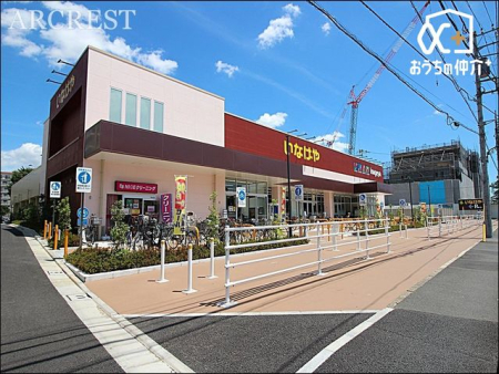 ���ӊ� ���Ȃ�����n�֒��X �k��8���B�c�Ǝ��ԁF9:00-21:30 �ʕ��A��؁A�����Ȃǐ��N�H�i�A���y�؂₨�َq�Ȃǔ̔����Ă��܂� 590m