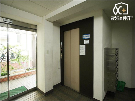 ���̑� �}���V�������̃G���x�[�^�[�̗l�q�ł��B���q�l��A��Ă̂��o������v���ו����^�ԍۂɂ��֗��ł��B