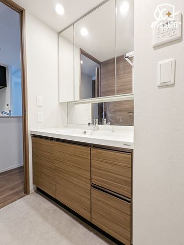 ���ʑ�E���ʏ� �O�ʋ��^�C�v�̐��ʉ��ϑ�ł��B�O�ʋ��^�C�v�̐��ʉ��ϑ�͎g�����肪�ǂ��A�ׂ����������[�ł��܂��B���[������X�b�L���Еt�����ʏ��ł��B